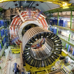 Imagem de 22 de março de 2007 mostra parte do grande colisor de hádrons (LHC na sigla em inglês), mantido na fronteira entre a Suíça e a França pela Organização Europeia para a Pesquisa Nuclear (Foto: Martial Trezzini / AP)