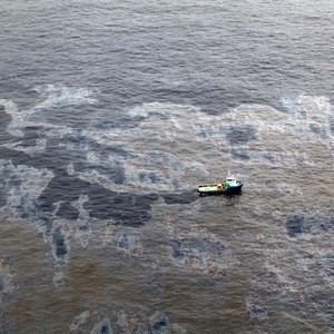 Imagens aéreas da mancha de petróleo do vazamento da Chevron (Foto: Rogério Santana/Governo do RJ)