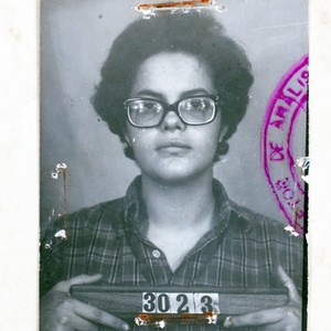 Dilma Rousseff, aos 22 anos, na foto de identificação feita pelo Dops em 1970