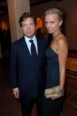 O bilionário Nicolas Berggruen e a cantora e atriz sueca, Lisa Lovbrand (Foto: Getty Images)