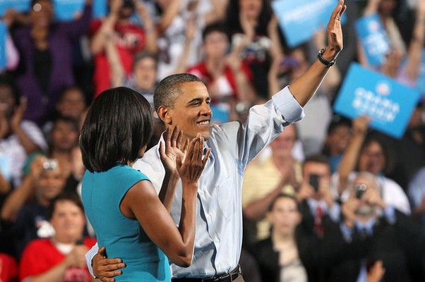 Barack Obama e sua esposa Michelle, em campanha para reeleição (Foto: Mark Lyons/EFE)