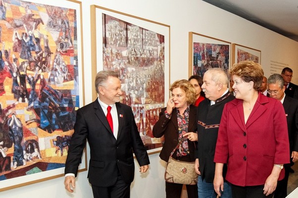 A presidente Dilma Rousseff e o ex-presidente Lula visitam a exposição dos painéis 