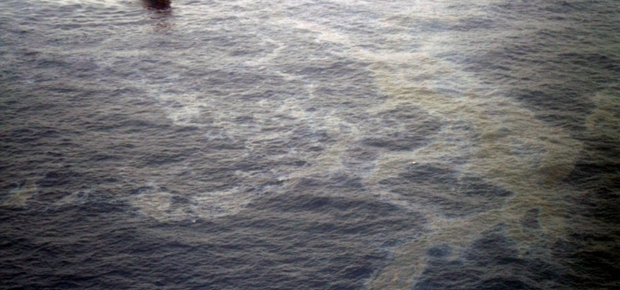 Vazamento da Chevron na Bacia de Campos (Foto: Agência Brasil)