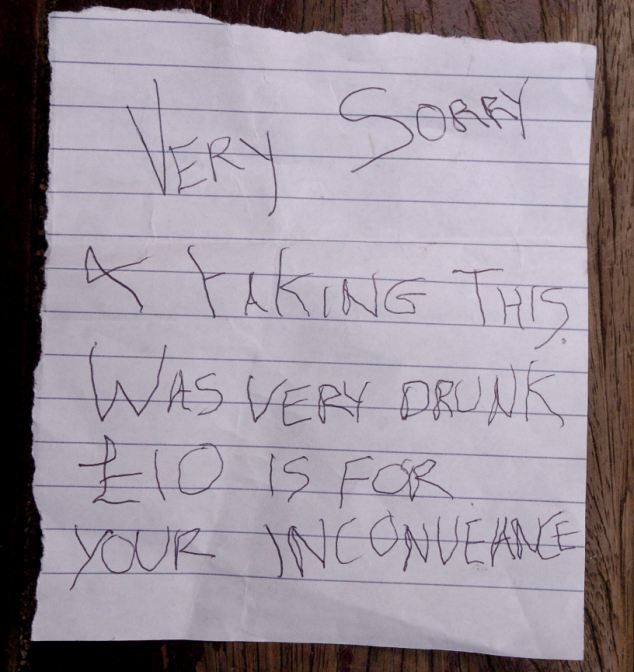 Ladrão devolve itens roubados e deixa dinheiro com pedido de desculpas (Foto: Reprodução Internet)