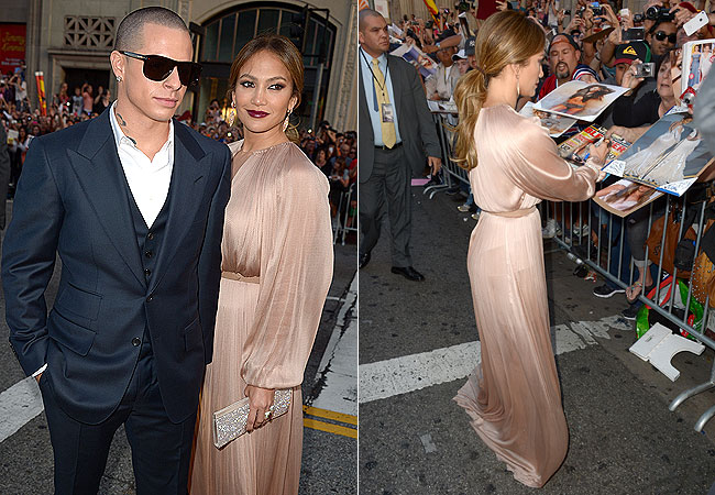 Jennifer Lopez ao lado de Casper Smart e distribuindo autógrafos (Foto: Getty Images)